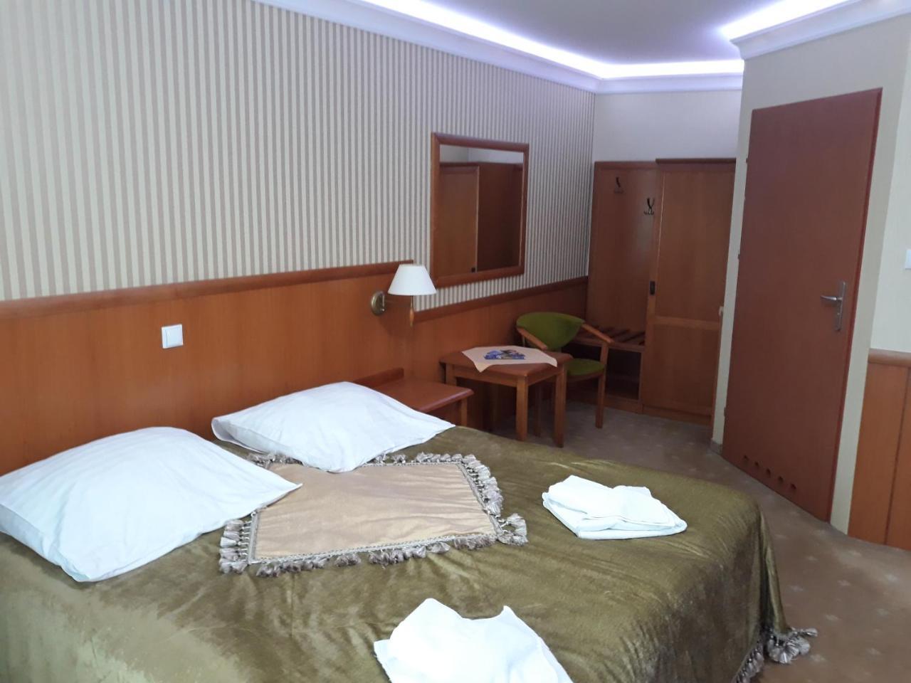 Hotel Imperium ชิชเชนา ภายนอก รูปภาพ